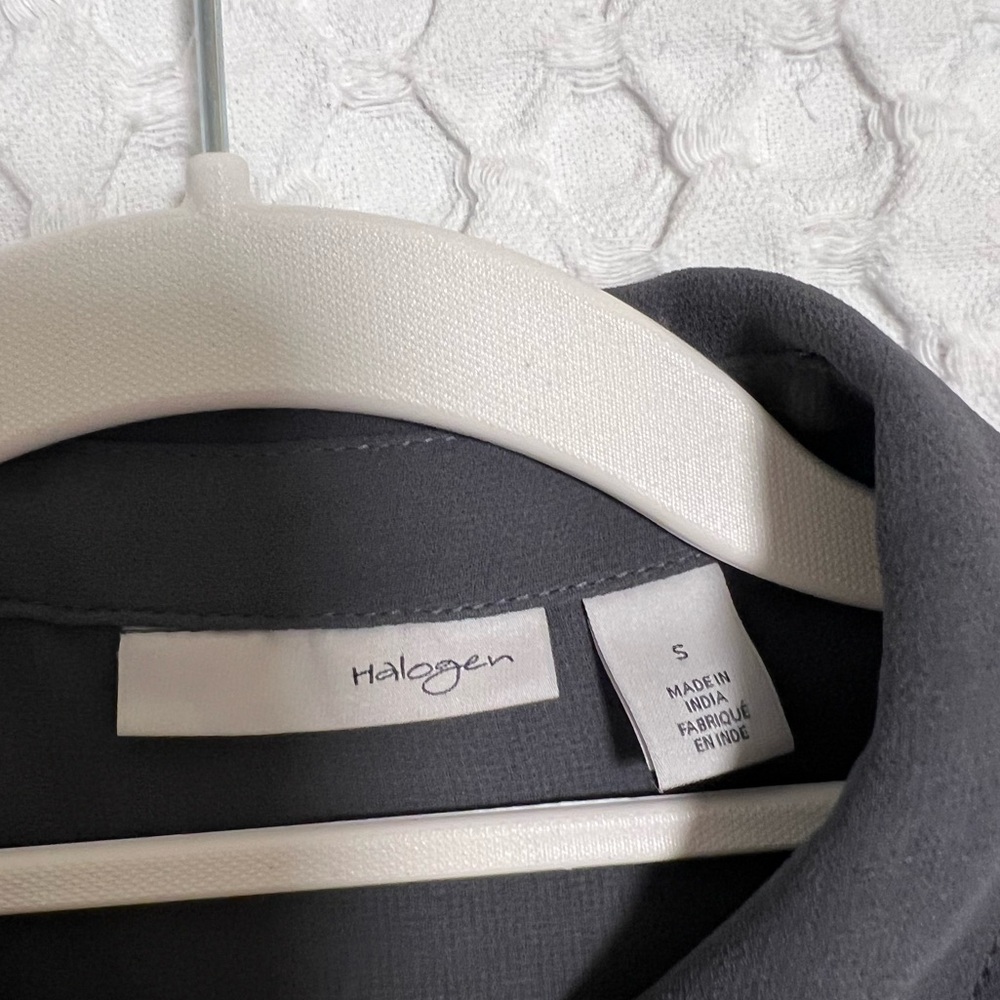 Halogen Gray Sheer Sleeveless Button-Front Blouse - Picture 5 of 9